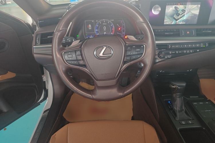 Used Lexus ES 2018 200 Excellence Edition China VI Standard
