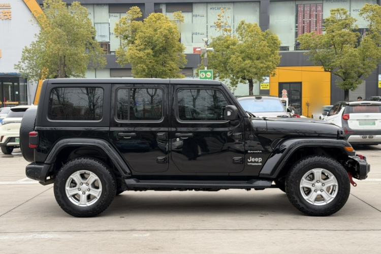Used Jeep Wrangler 2019 2.0T Sahara Four-Door Version China VI Emission Standard