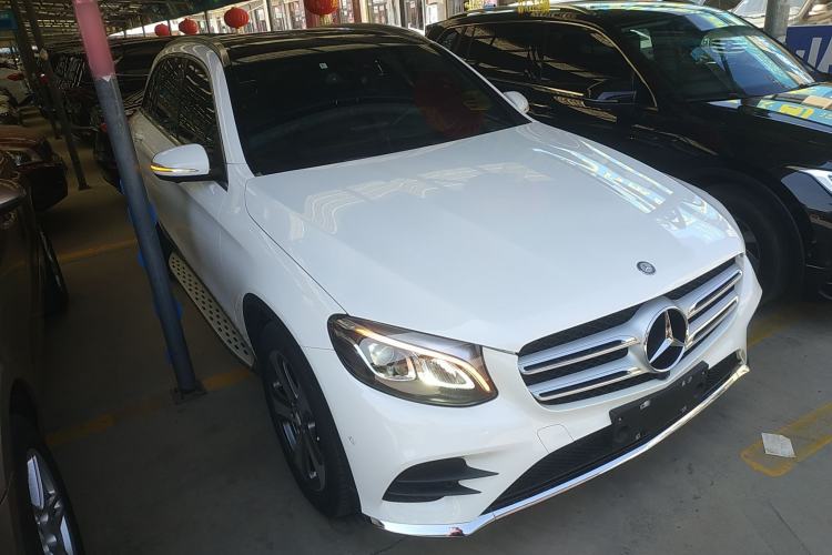 Used Mercedes-Benz GLC 2017 GLC 260 4MATIC Luxury Model Front Right 45 Deg
