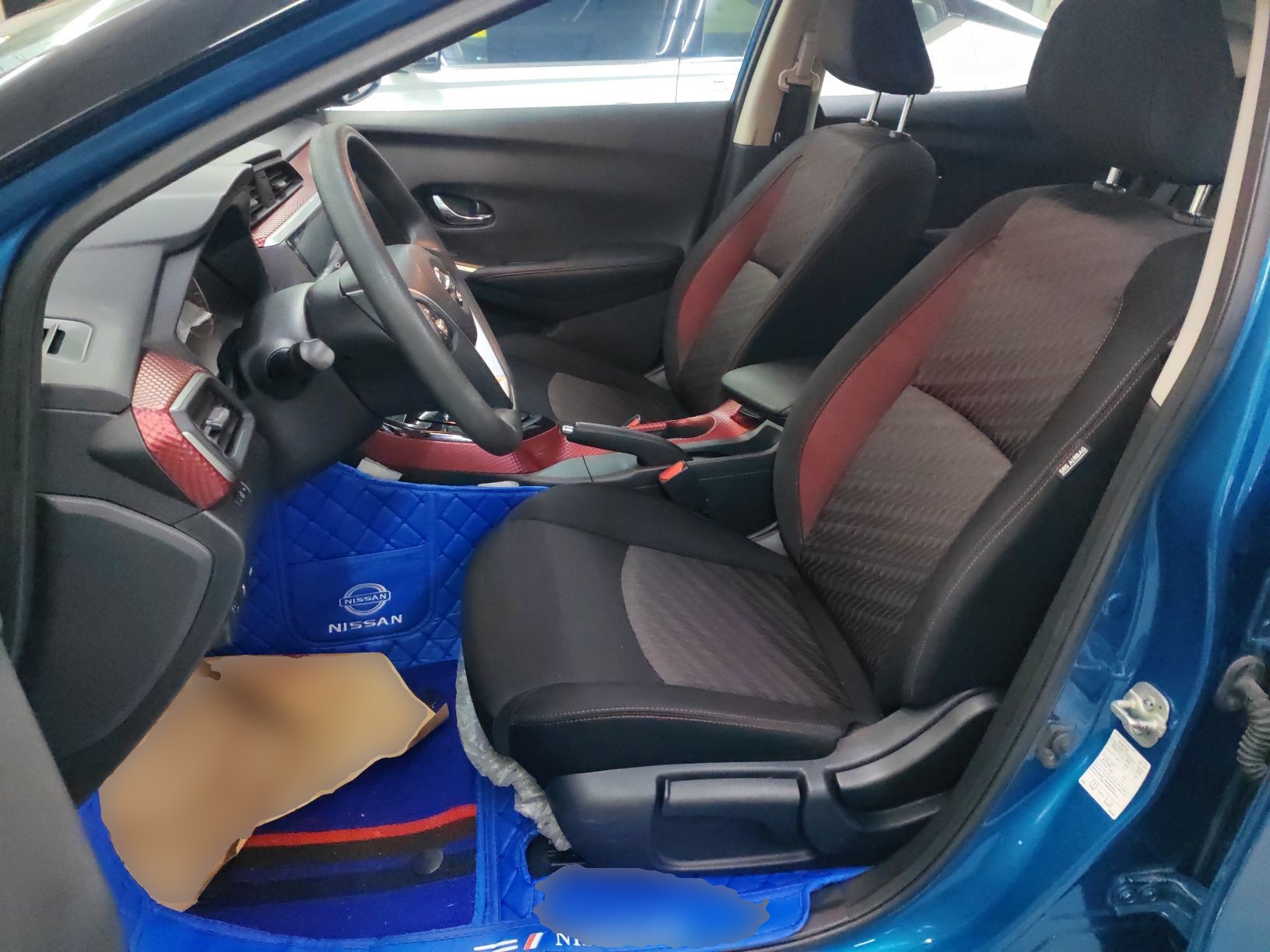 المقاعد الأمامية داخل السيارة