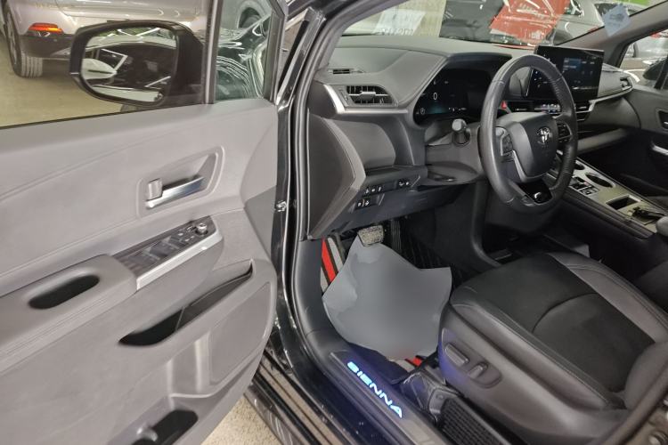 Used Toyota Sienna 2021 2.5L Hybrid Ultimate Edition