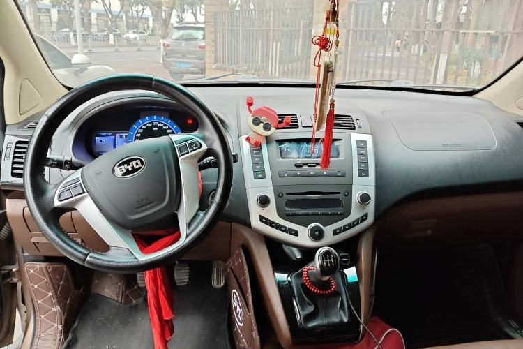 Used BYD S6 2014 2.0L Manual Luxury 5-Seater