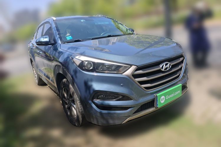 Used Hyundai Tucson 2015 1.6T Dual-Clutch Two-Wheel-Drive Smart Model Front Right 45 Deg