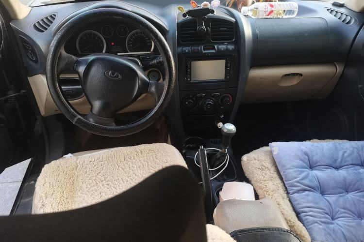 Used Huatai Santa Fe Classic 2012 2.0L Gasoline Manual Two-Wheel Drive with Sunroof
