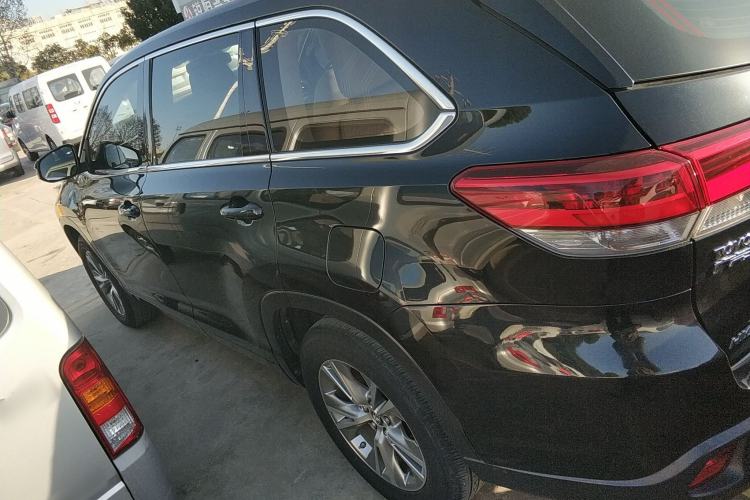 Used Toyota Highlander 2018 2.0T Two-Wheel Drive Elite Edition 5 Seats Emission Standard China V
