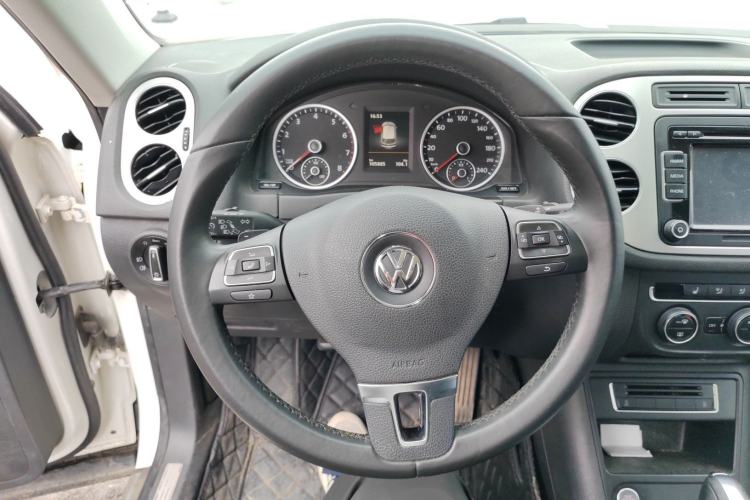 Used Volkswagen Tiguan 2015 1.8TSI Automatic All-Wheel-Drive Luxury Model Steering Wheel