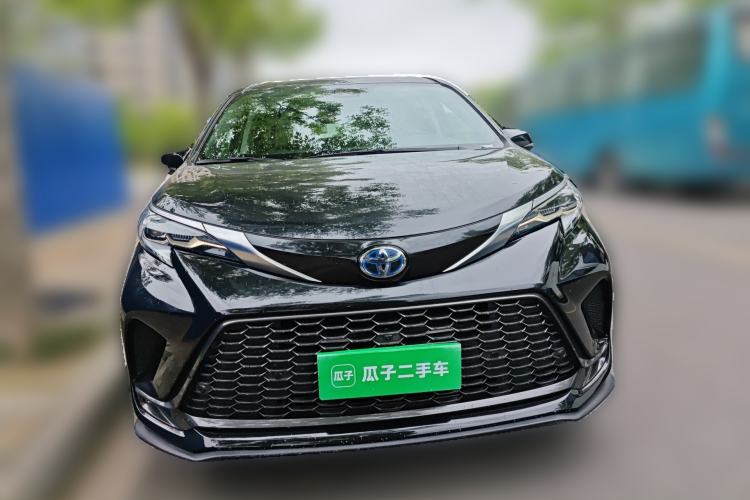 Used Toyota Granvia 2022 2.5L Hybrid Premium Edition
