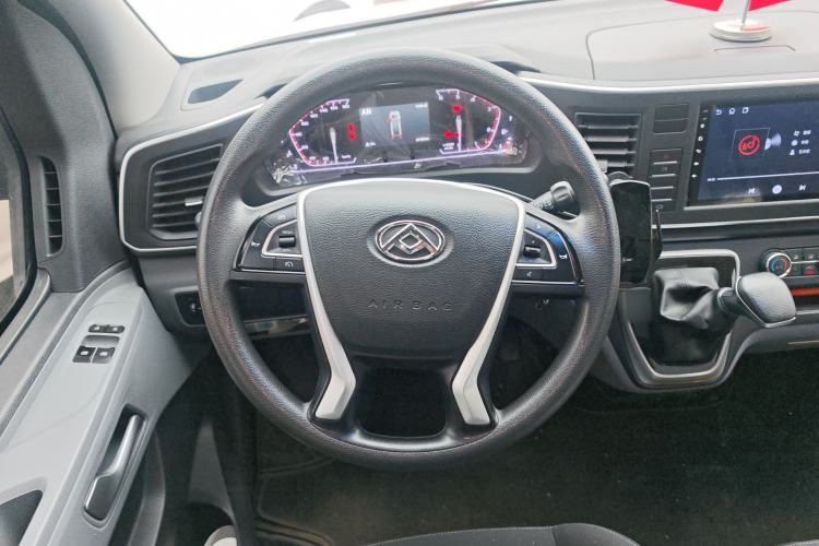Used SAIC MAXUS Xintu V80 2024 Aotong Value Edition 6AMT Short Wheelbase Mid-Roof Model 127 Ps 5/6 Seats
