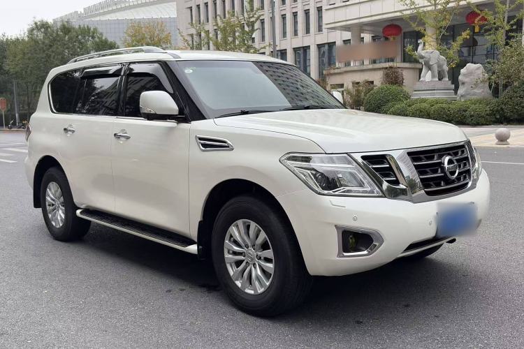 Used Nissan Patrol 2018 5.6L Standard Version Interior 9