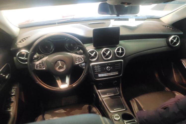 Used Mercedes-Benz GLA 2017 GLA 200 Sport Edition Center Console