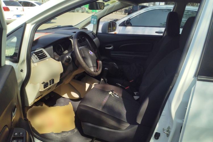 Used Venucia R50 2015 1.6L Manual Fashion Edition Driver Seat