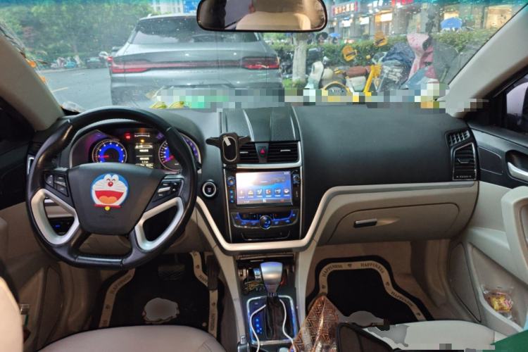 Used Geely Auto Emgrand 2014 Sedan 1.3T CVT Prestige Model Center Console