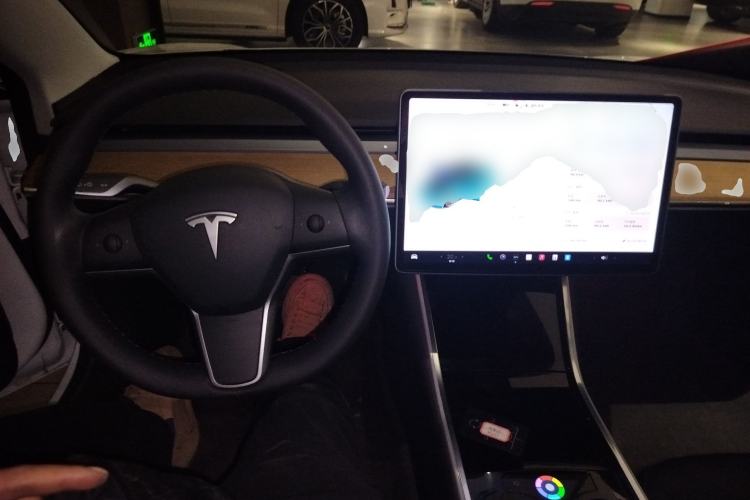 Used Tesla Model 3 2020 Revised Version Standard Range Rear-Wheel Drive – Upgraded Edition Center Console