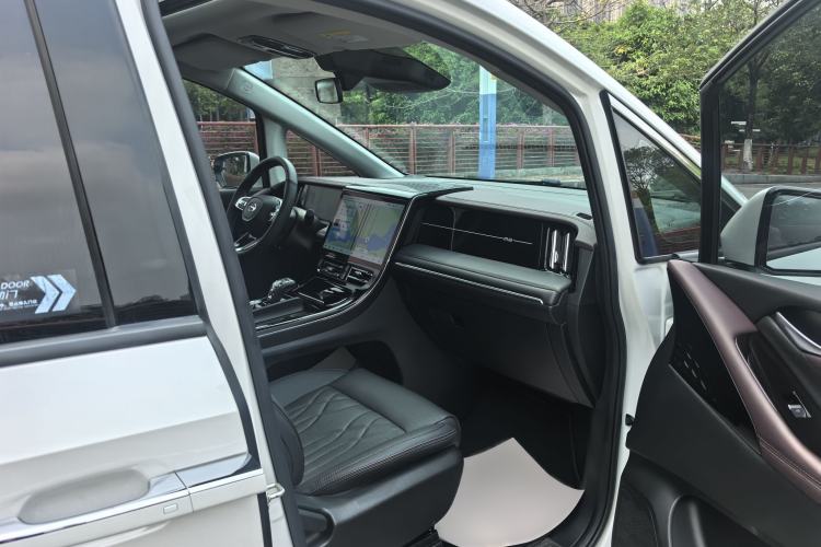 Used GAC Trumpchi M8 2024 Master Series 400T Prestige Edition Interior 12