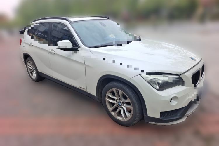 Used BMW X1 2014 sDrive18i Fashion Model Front Right 45 Deg