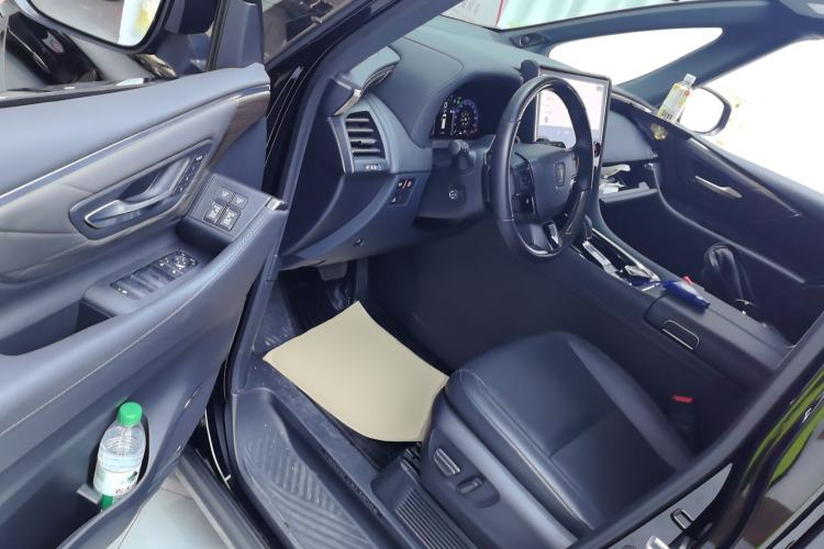 Used Toyota Vellfire 2024 Crown Dual-Engine 2.5L Ultimate Edition Driver Seat