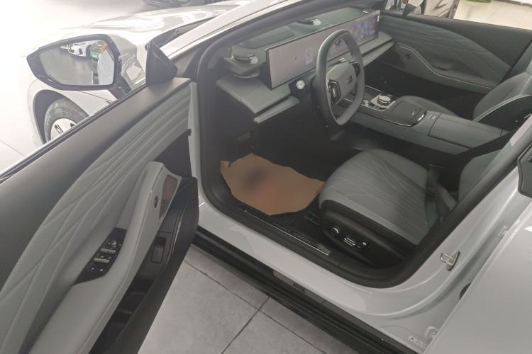 Used Geely Galaxy E8 2025 700 km Long-Range Intelligent Driving Version