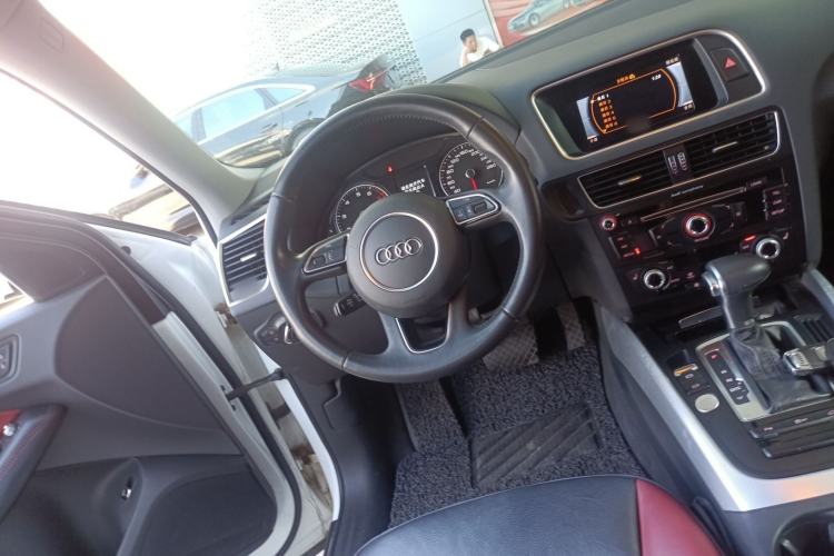 Used Audi Q5 2017 Plus 40 TFSI Technology Model Steering Wheel