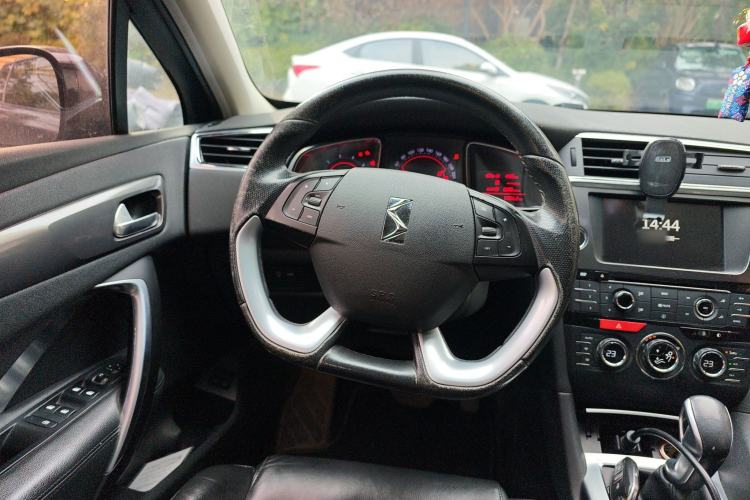 Used DS 6 2014 1.6T Luxury Edition THP160