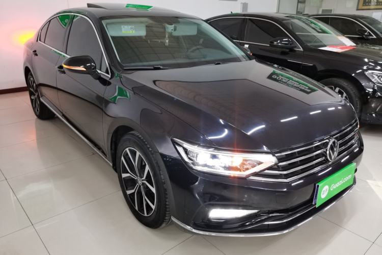 Used Volkswagen Magotan 2020 330TSI DSG Leading Model Front Right 45 Deg