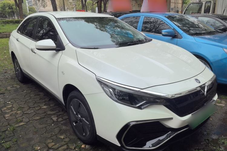 Used Venucia D60EV 2023 PLUS Comfort Edition CI Model Front Right 45 Deg