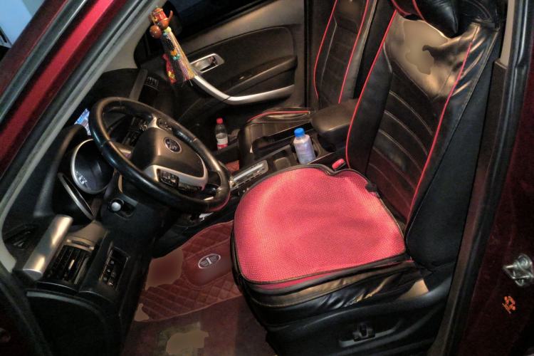 Used Bestune X80 2013 2.0L automatic luxury version
