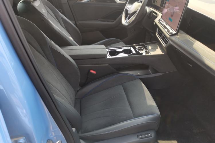 Used Volkswagen Tiguan L 2024 PRO 380TSI Four-Wheel Drive R-Line Prestige Edition Right Front Seat