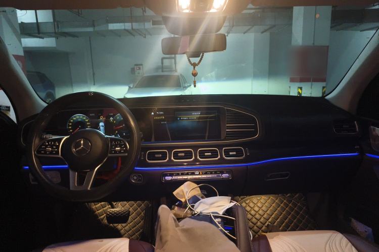 Used Mercedes-Benz GLE 2023 GLE 350 4MATIC Stylish Model Center Console