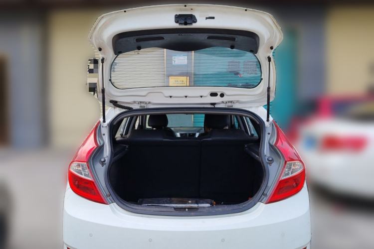 Used Hyundai Verna Ray 2014 1.4L Automatic GLX Trunk