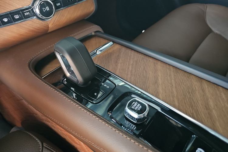 Used Volvo XC90 2023 B6 Zhiyi Luxury Edition 7-Seater
