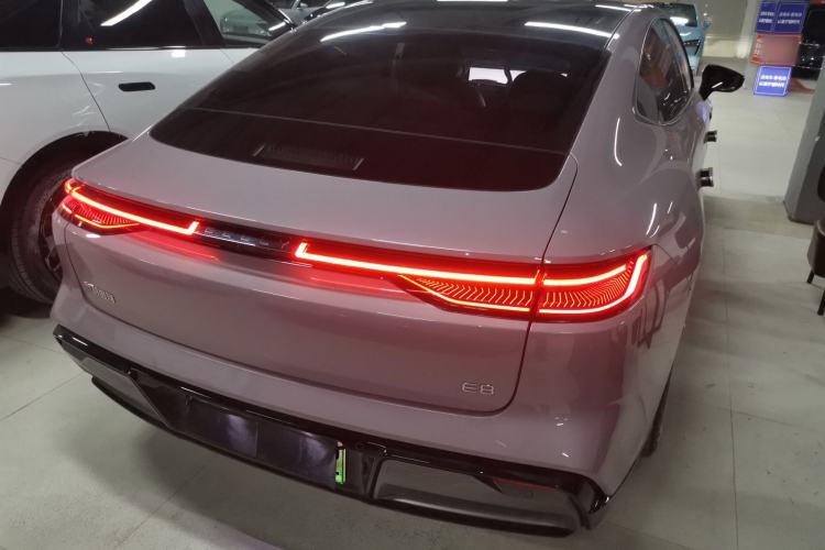 Used Geely Galaxy E8 2024 665 km Range Rear-Drive Starship Long-Range Version
