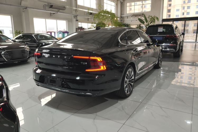 Used Volvo S90 New Energy 2024 Plug-in Hybrid Four-Wheel Drive Long-Range Zhiyi Luxury Edition
