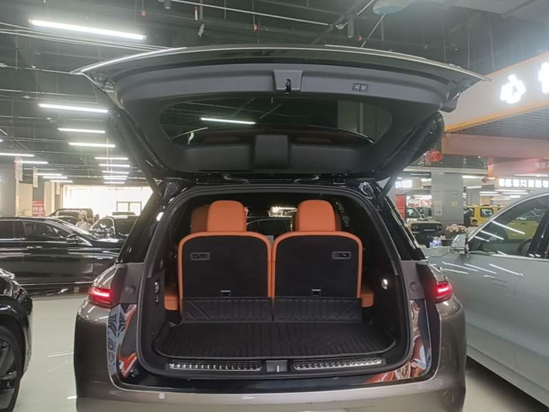Used Li Auto L8 2023 Pro Model — 18