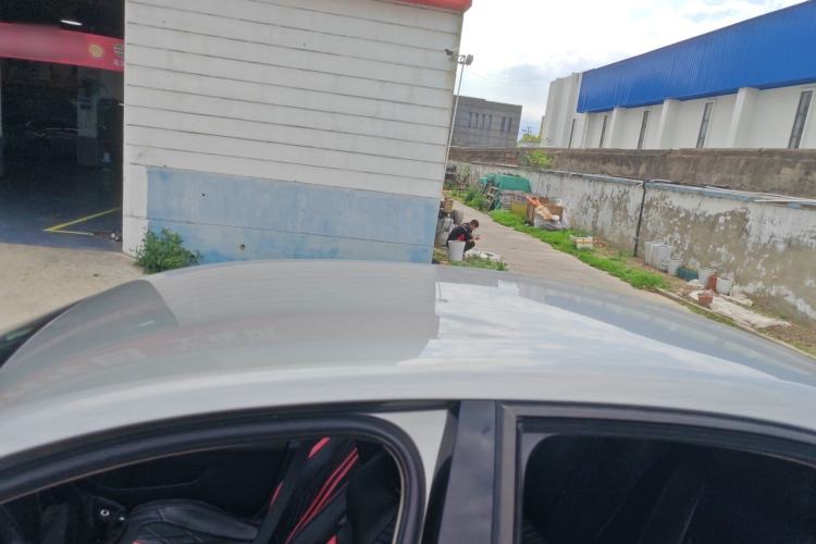 Used Volkswagen Sagitar 2012 1.6L Automatic Fashion Edition Roof