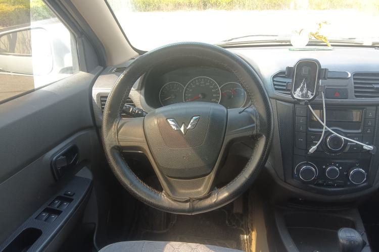 Used Wuling Hongguang 2014 1.5L S Standard Version

