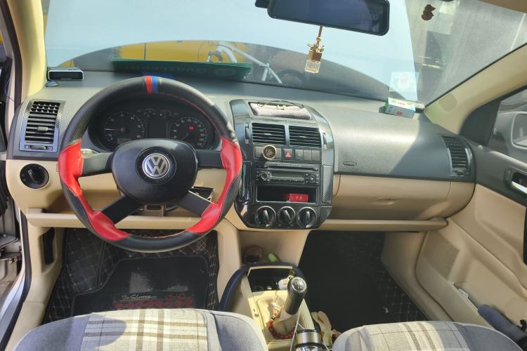 Used Volkswagen Polo 2007 Kica 1.4L Manual Fashion Edition Center Console