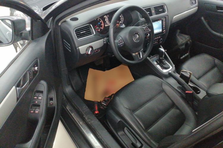 Used Volkswagen Sagitar 2014 1.4TSI Automatic Luxury Model Driver Seat