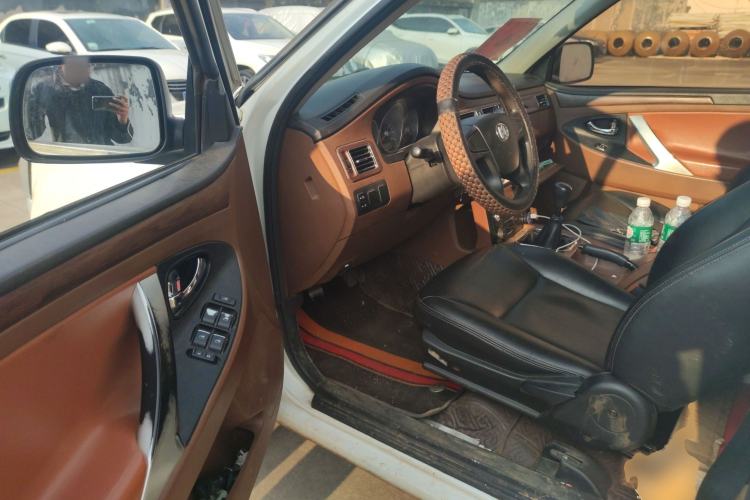 Used JDMC T5 2014 2.4T Two-Wheel-Drive Elite Version with Extended Wheelbase Model 4D25