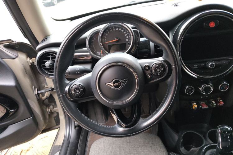 Used MINI MINI 2018 1.5T COOPER Classic Edition
