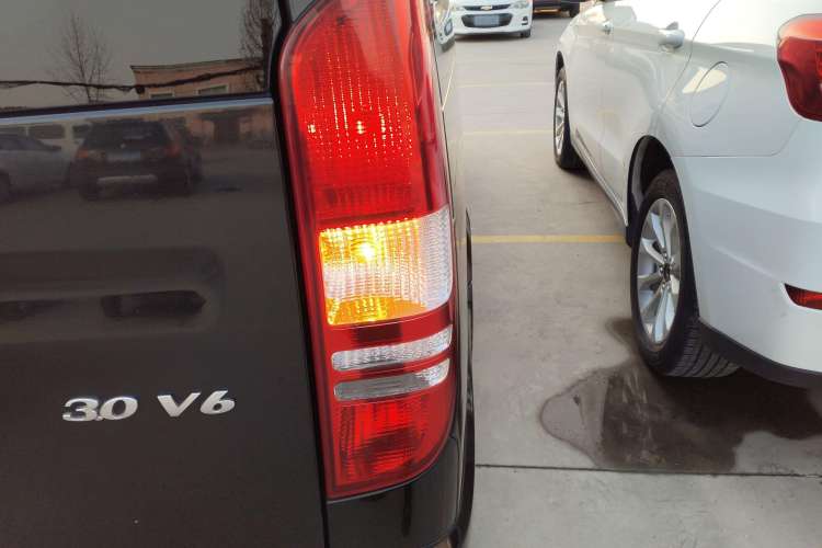 Used Mercedes-Benz Viano 2013 3.0L Comfort Edition Exterior 6