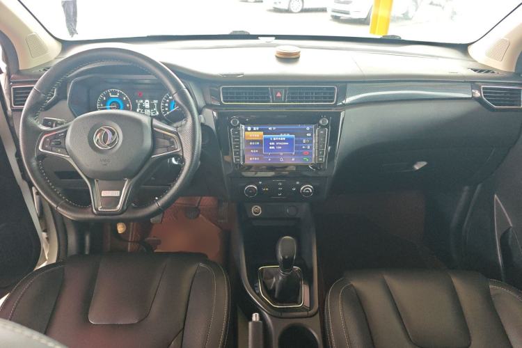 Used Dongfeng Fengon 580 2017 1.8L Manual Comfort Model Center Console