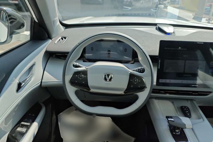 Used CHANGAN UNI-Z New Energy 2025 Model, Smart New Blue Whale 125km Ultra-Strong Version Steering Wheel