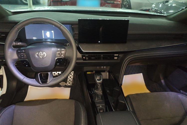 Used Toyota Camry 2024 Dual-Motor 2.0 HXS Sport Plus Edition Center Console