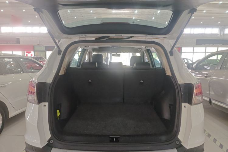 Used Dongfeng Aeolus AX7 2015 2.0L Manual Zhiyi Trim
