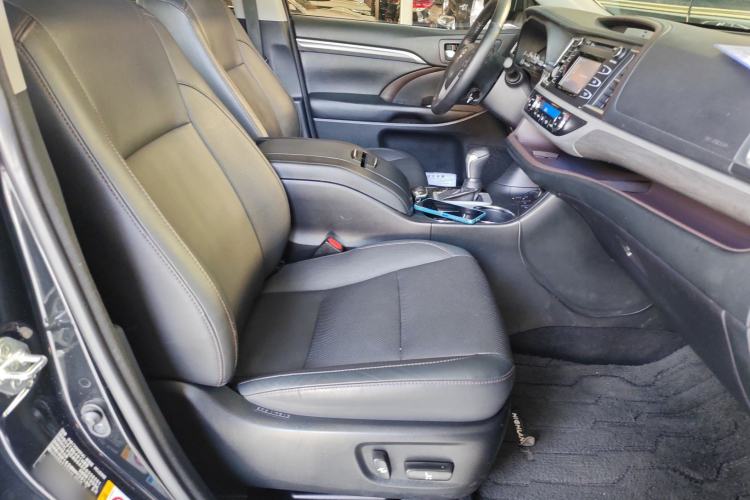 Used Toyota Highlander 2018 2.0T Four-Wheel Drive Luxury Version 7 Seats China VI Standard