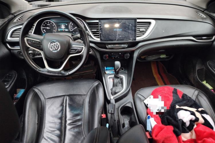 Used Buick GT 2018 18T Automatic Elite Model Center Console