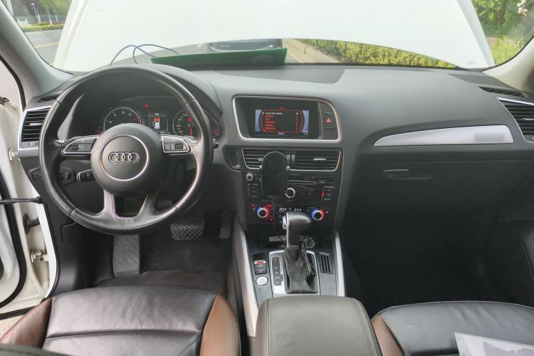 Used Audi Q5 2016 40 TFSI Technology Edition Center Console