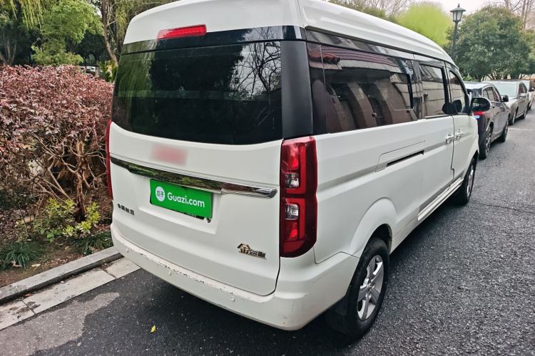 Used Jinbei Gold Hiace 2023 1.5L Passenger Van Travel Lion 5/6/7-Seater with Central Air Conditioning
