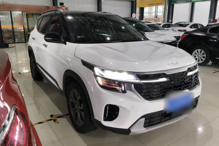 Used Kia Seltos 2023 1.5L CVT Luxury Edition Front Right 45 Deg