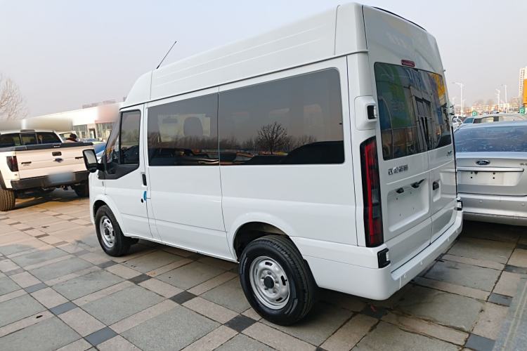 Used JMC Fushun 2025 2.0T 8AT Diesel Short-Wheelbase Mid-Top Commercial Multi-Purpose Passenger Vehicle with 5/6 Seats
